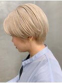 プラチナブロンド、ブロンドベージュ、ハンサムショート