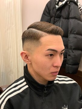 ヒロギンザバーバーショップ 丸の内店(HIRO GINZA BARBER SHOP) フェードカット × アイパー