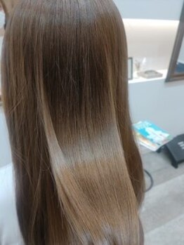 リュッカ(Lycka)の写真/こだわりの髪質改善トリートメントで毛先まで潤いを閉じ込める☆髪の芯から潤い溢れる艶のある髪質へ♪