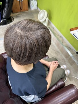 シースティア(siistia) 《白髪ぼかし×ショート》