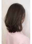グレージュ×くびれレイヤーミディアム