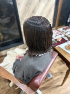 艶々グレイカラー＋コラーゲンケア+外ハネカット