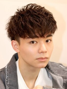 ルーシー 名古屋栄(LUCEY) センターパートニュアンスパーマフェザーパーマ波巻きパーマ
