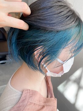 マセナ(Masena) インナーカラー×ターコイズブルー×伸ばしかけボブ