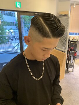 クオンヒール(QUON HEAL) 七三分け×ハイフェード