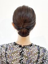 アメリ(AMELIE) タイトシニヨンスタイル