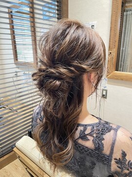 トライベッカスマートサロン(TRIBECA smart salon) ヘアアレンジ『ハーフアップ』