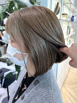 ステア ケース(stair case) 定期的な白髪活かした明るいカラーを頭皮に優しいカラー剤で