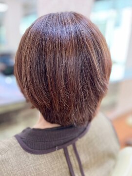 アークスヘアー アッシュべージュ大人可愛いナチュラルくびれボブ耳掛け透明感