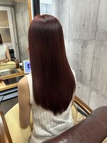 リプレイバイエクラート(REPLAY by ECLART)&nbsp;ピンクレッドが可愛さアップな艶髪ストレート