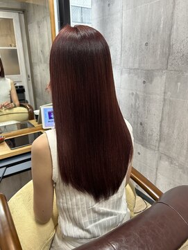 リプレイバイエクラート(REPLAY by ECLART) ピンクレッドが可愛さアップな艶髪ストレート