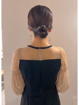 イチザサロン(ICHI THESALON) タイトシニヨン