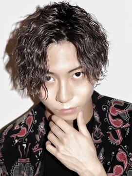 オーシャントーキョー(OCEAN TOKYO) ツイストスパイラルパーマセンターパートツーブロック韓国