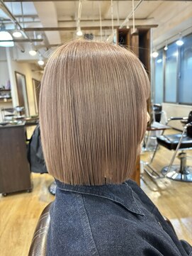 ブリッツ レボ(BLITZ-REVO) あやか流!ストレートボブ×ベージュカラー