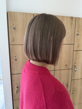 イト(ito.) ミルクティーベージュボブ_ダブルカラー_エフェクトブリーチ