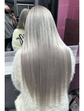 スライバイリアオオサカ(Sly By Ria OSAKA) ホワイトカラー/シールエクステ