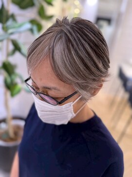 ステア ケース(stair case) 白髪はハイライトに ローライトでメリハリカラー白髪活かし