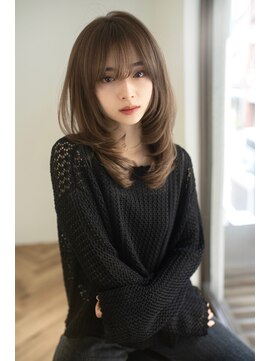 サードバイローラン(THiRD by ROULAND) 斜めバンググレージュカラーシルキーベージュミディ