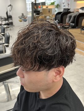 ラヴィズムバイフィフス(LUVISM by fifth) スパイラルパーマツイストスパイラルパーマ刈り上げ万代新潟駅