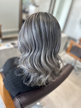 シエル 羽生店(Ciel) ホワイトシルバー　バレイヤージュ　シャドールーツ