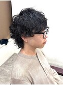 メンズダークアッシュマッシュセンターパートニュアンスパーマ