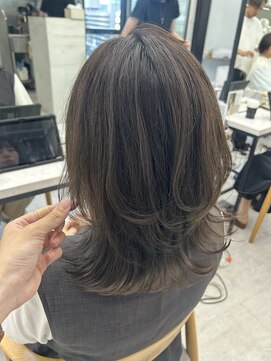 ビューナゴヤ 名駅(VIEW NAGOYA) レイヤーカット/くびれヘア/アッシュグレージュ/外ハネレイヤー