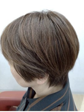 ミルキィ 五条店 ショート/ベージュ/ブラウン/50代/40代/うねり/ボブ/細毛/広がり