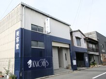 ヘアサロン ナイツ(HAIR SALON KNIGHTS)の雰囲気（青い看板が目印になります☆住宅街の中からも分かりやすい♪）