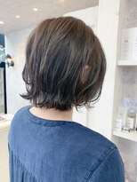 キャアリー(Caary)&nbsp;福山市美容室Caary人気 レイヤーボブスタイルくすみブルーカラー