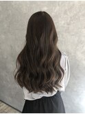 暗めグレージュ