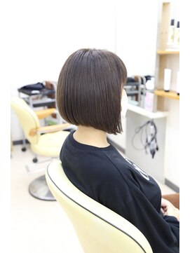 ヘアシルバ(HAIR SILVA) 前下がりラインボブ