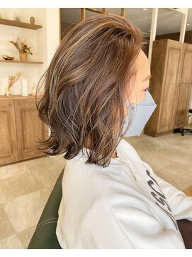 リノ 辻堂(lino) ハイライト活かした動きのあるスタイル