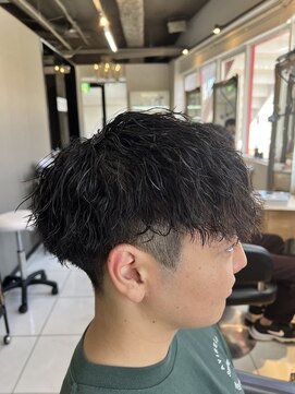 アイズ 海老名(AIZU) ツイストスパイラルパーマ　波巻きスパイラルパーマ　刈り上げ