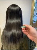 艶髪ストレート×セミロング×アッシュブラック