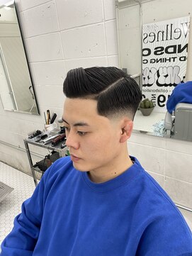 ウェルネス(Wellness) スキンフェード　サイドパート