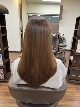 ユニゾン(UNISON)の写真/髪のクセやうねりを解消し、理想のストレートヘアへ♪ダメージレスで自然な仕上がりの縮毛矯正が好評◎