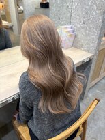 サンク 原宿 表参道(cinq) ミルクティーグレージュ顔まわりレイヤーボブヘーゼルグレージュ