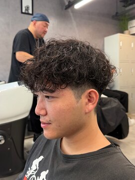 リッチブランドアンドコー(Rich Brand&Co) スペインカールスパイラルパーマツイストパーマフェード短髪