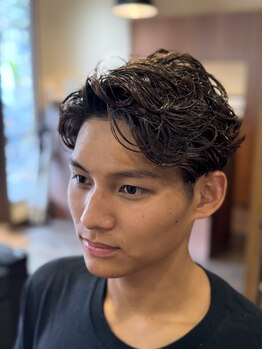 クラッキ ヘアークリエイション(CRAQUE hair creation)の写真/もちが良いメンズカットとラルフカールで、アップバングも簡単スタイリング!◎