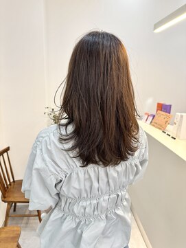 エブリ(evri) ミディアム レイヤー レイヤーカット Aujuaトリートメント