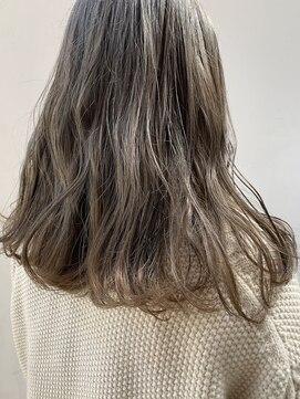 キー(kii) ベージュカラー　ダブルカラー  ブリーチ　福岡　天神　薬院