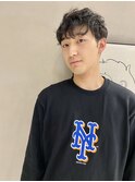 スーツ短髪ツーブロック束感モテる黒髪メンズショートパーマ流行