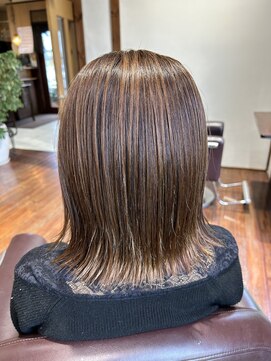 ジュエル(JEWEL) ミディアム外ハネスタイル