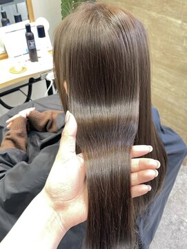 オッジバイケンジ(oggi by KENJE) ロング／艶カラー／ミルクティーブラウン