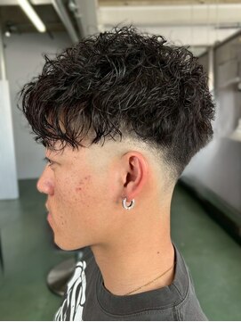 マップメンズデザイン(map men's design) メンズカット ツイストスパイラルパーマ フェードカット 黒髪