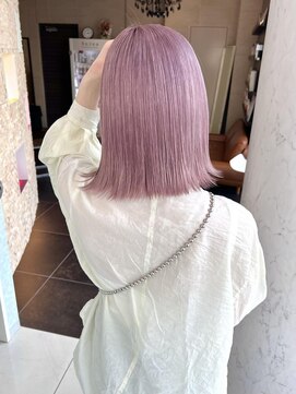 オプス 大名店(Ops) ホワイトピンク×ハイトーンカラー×外ハネミディアム