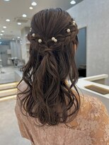 ヴィサージュアクト(VISAGE a.c.t) ハーフアップアレンジ