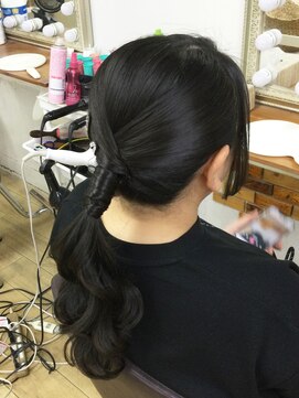 ヘアアンドメイク ゼン ヨコハマ(Hair&Make ZEN YOKOHAMA) タイトな艶ポニー