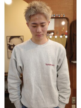 エディ(Edy) スパイキーショート刈り上げ抜きっぱなしブロンド眉毛カット