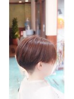 ネス(NESS) ベージュとアンバーが入ったハイライトショート